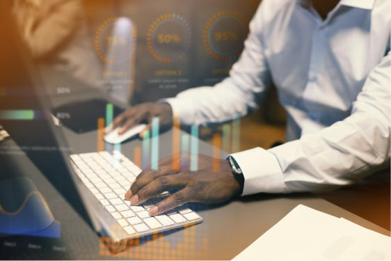 personne-travaillant-html-ordinateur